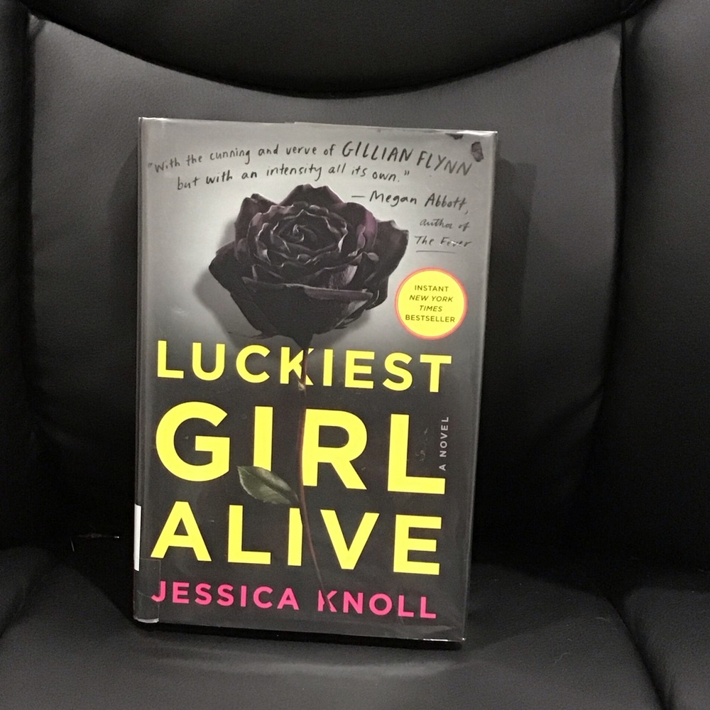 📚Luckiest Girl Alive by Jessica Knoll
Hardcover Mystery/Thriller